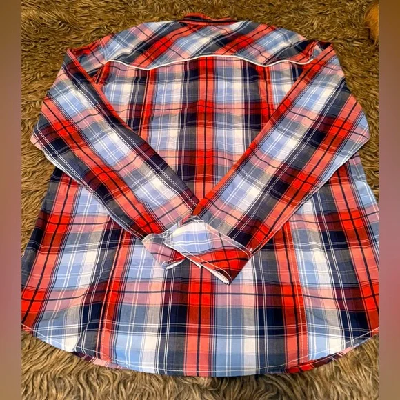 Men’s Helix button downn shirt with detail stitching | Size L - Picture 6 of 7